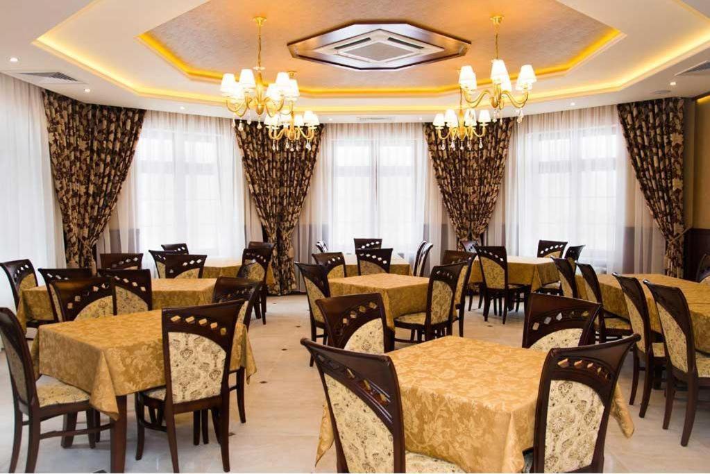 Palac Mysleta Uzdowo Екстериор снимка