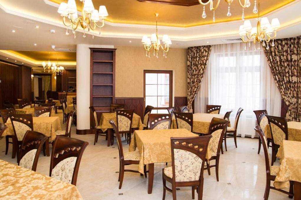 Palac Mysleta Uzdowo Екстериор снимка