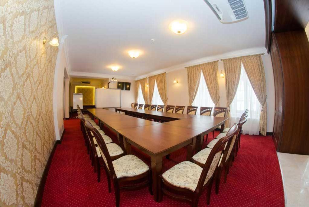 Palac Mysleta Uzdowo Екстериор снимка
